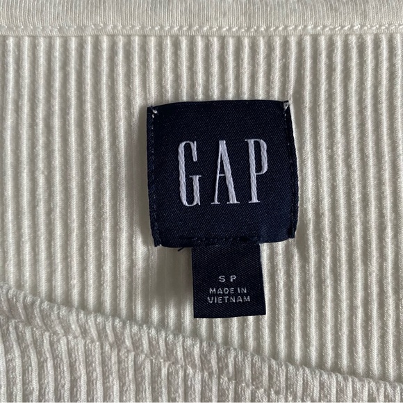 GAP Ribbed Crossover Cutout Top - Picture 4 of 7